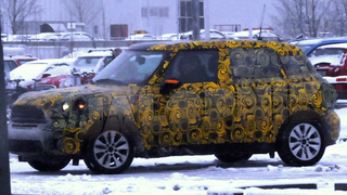 MINI Crossover: Little SUV Caught Braving Snowy Weather